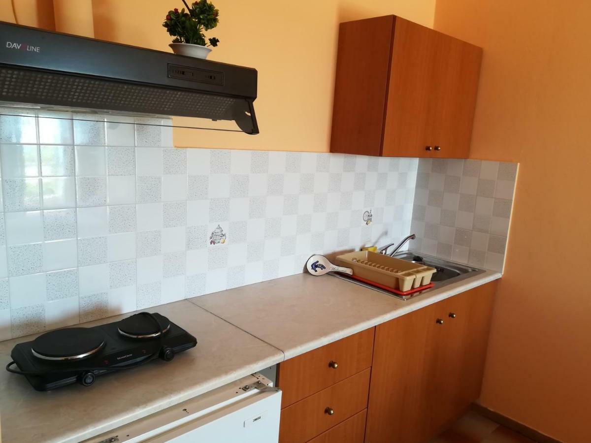 Eleftheria'S Apartments Erateini Exterior photo