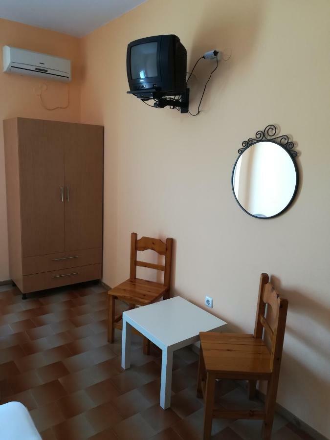 Eleftheria'S Apartments Erateini Exterior photo